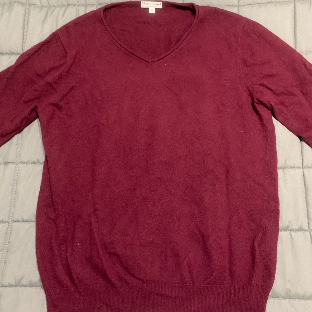 Marie Lund V-Neck Cashmere Sweater